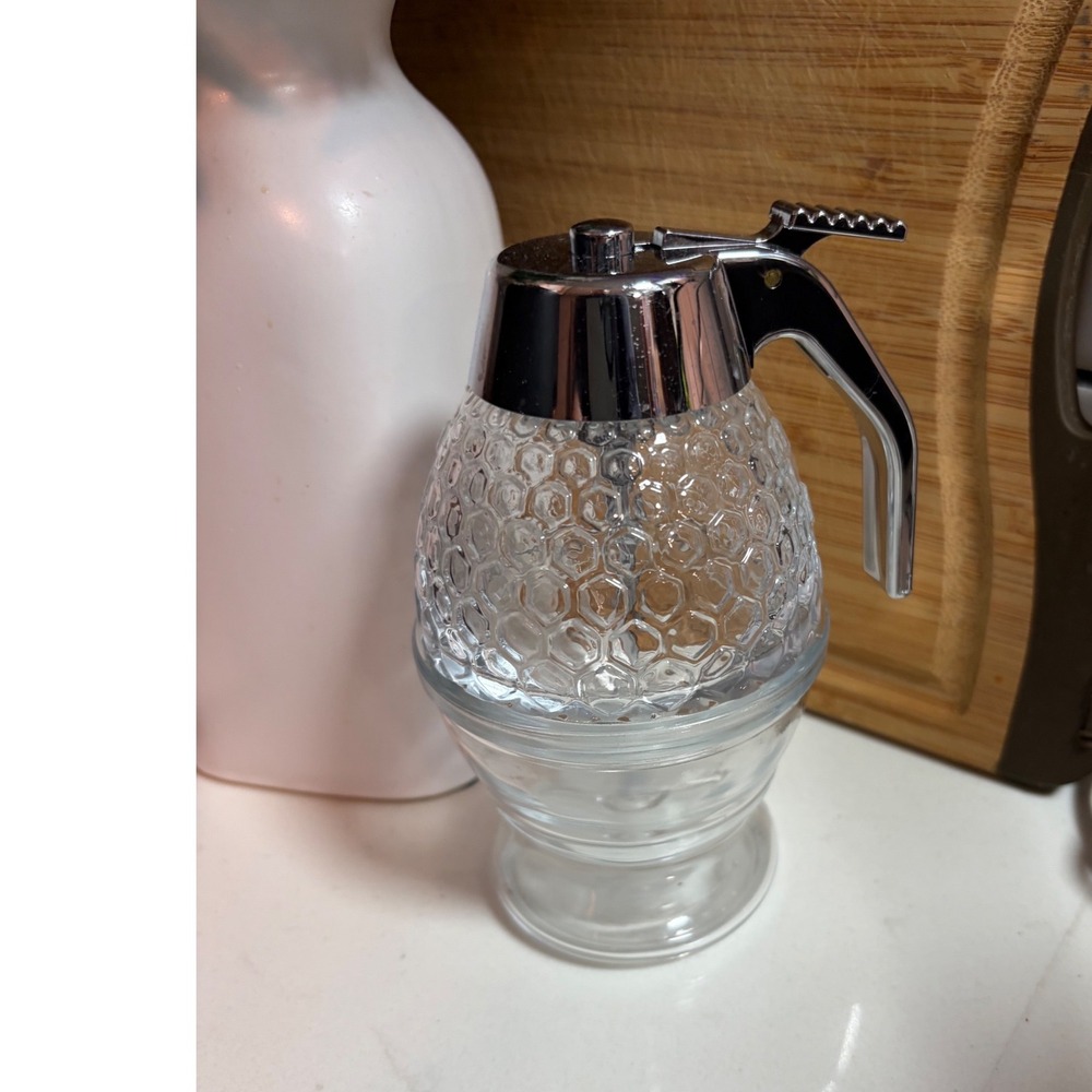 New in Box Norpro Honey Syrup Dispenser Glass Honeycomb Design w/Stand 8oz 780